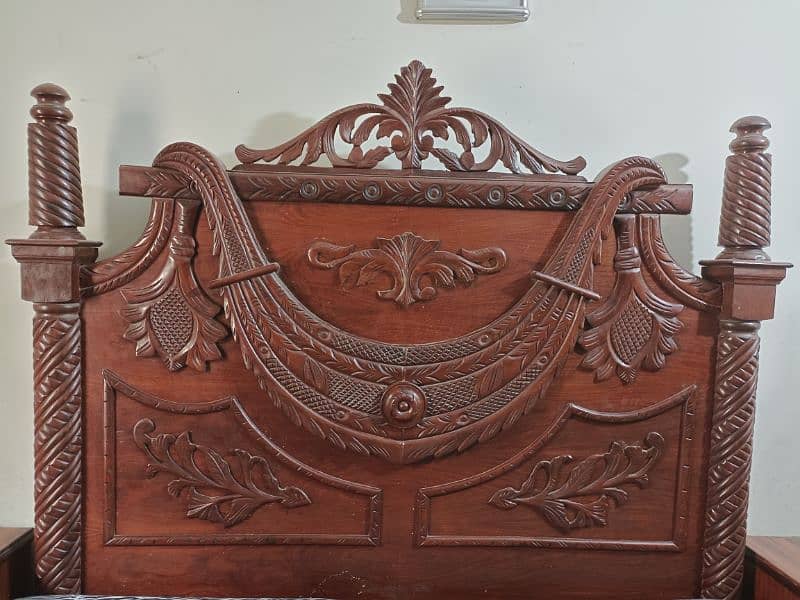 Bed with dressing and side tables 5