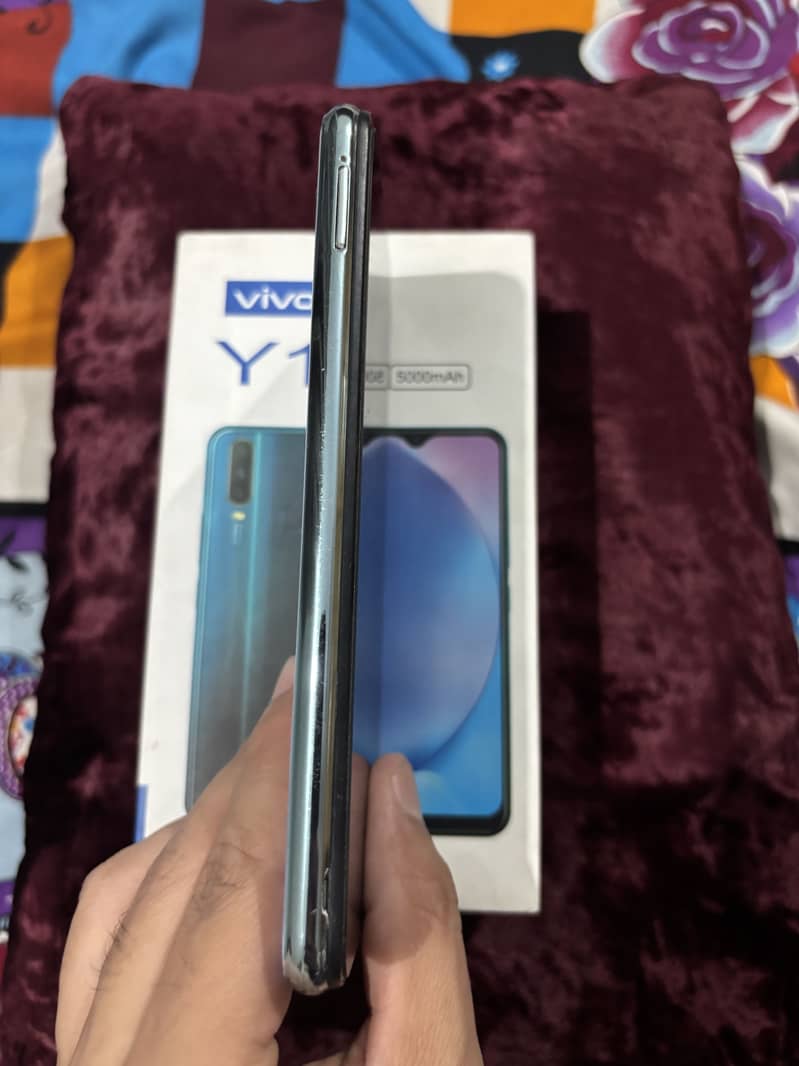 Y17 8gb ram 256 gb memory dual pta approved with box condition 10/10 3