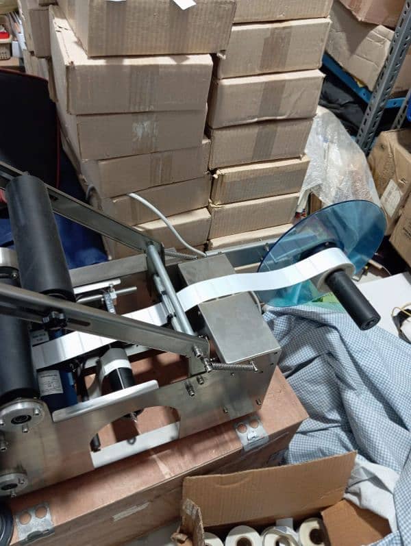 Semi Automatic Labeling Machine Mt 50 for Labeling On Round Bottle 2
