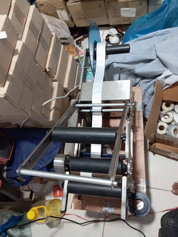 Semi Automatic Labeling Machine Mt 50 for Labeling On Round Bottle 8