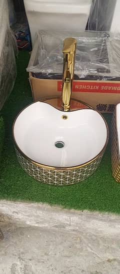 China Golden Vanity with China Golden Liver Basen Mixer