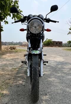 Yamaha YB-125 Z-DX for sale like new condition in black colour