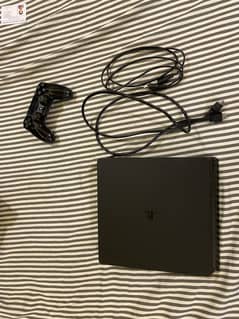 Play Station 4 Slim 500 gb Black One controller