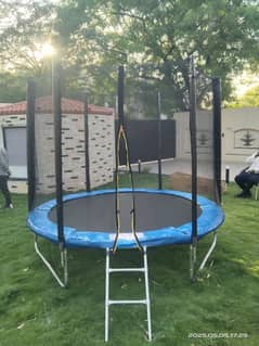 8Ft Trampoline,with safety Net , jumping jhoula