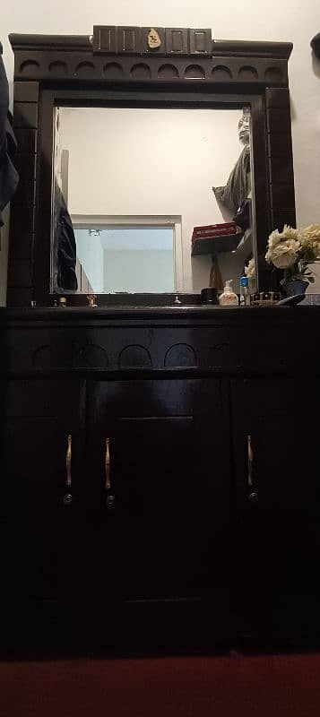 Bed with side tables and dressing table 5