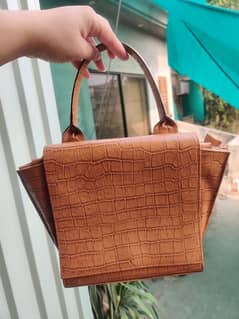Branded HUB Sling Bag – Like New