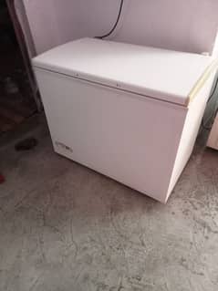Waves single door deep freezer in excelent condition. 03185651253whtsap
