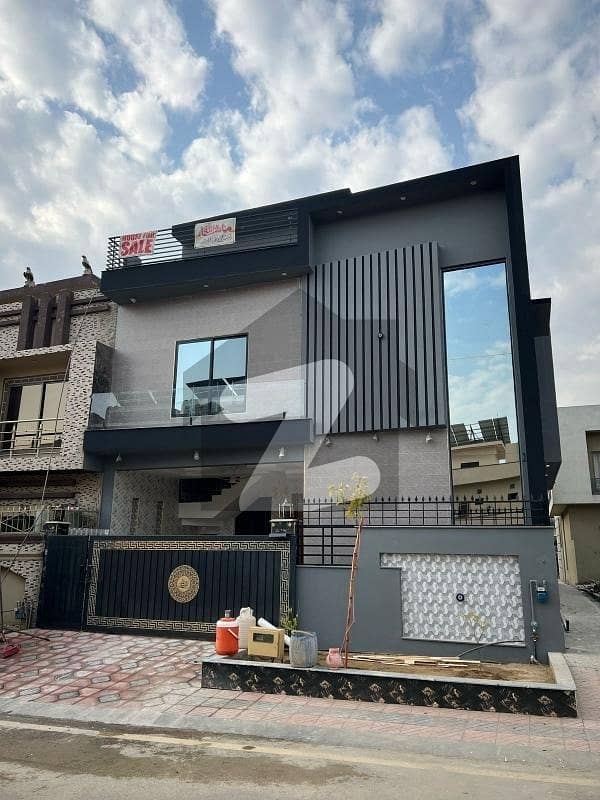 To sale You Can Find Spacious Prime Location House In Faisal Town Phase 1 - Block A 0