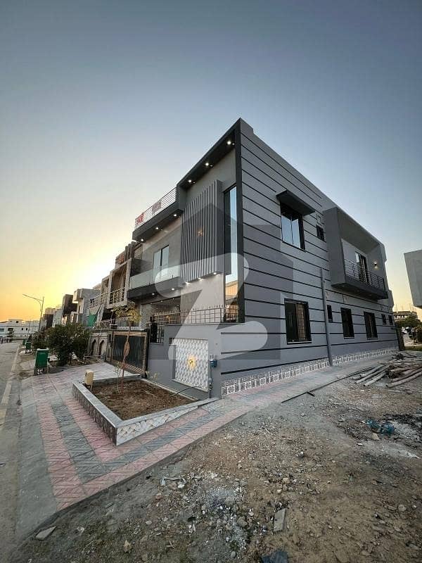 To sale You Can Find Spacious Prime Location House In Faisal Town Phase 1 - Block A 2