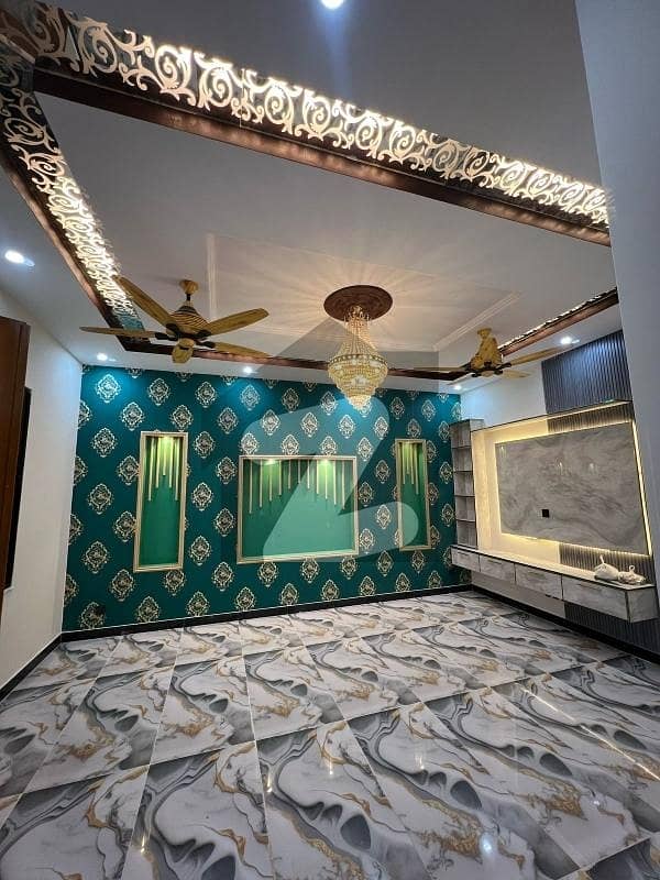 To sale You Can Find Spacious Prime Location House In Faisal Town Phase 1 - Block A 6