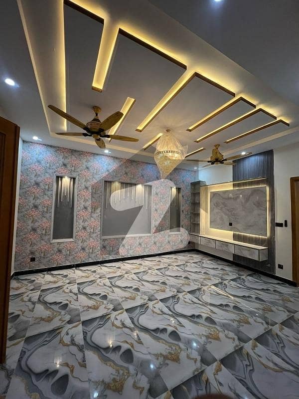 To sale You Can Find Spacious Prime Location House In Faisal Town Phase 1 - Block A 8