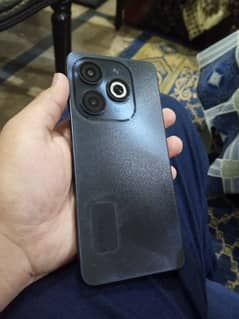 Infinix smart 8    4+4/64