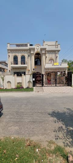Beautiful House For Sale in Bismillah Housing Scheme Abu Bakar Block total Area 11.55 Marla Corner Facing Park