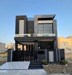 5-Marla Brand New Solid Constructed Ultra Modern Villa Near Park For Sale In DHA Lahore