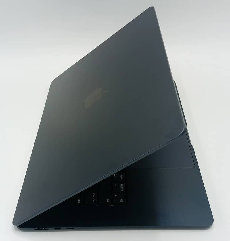 Apple MacBook Air 2024 M3 Chip 15Inch 16GB Ram/512GB SSD New Midnight 7