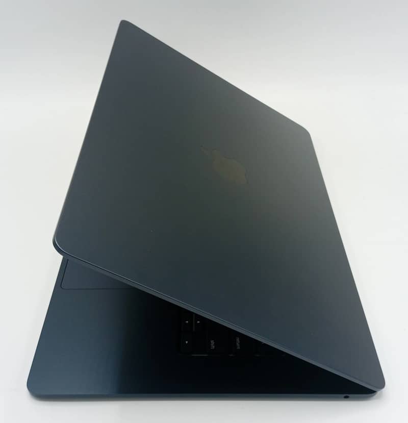 Apple MacBook Air 2024 M3 Chip 15Inch 16GB Ram/512GB SSD New Midnight 8