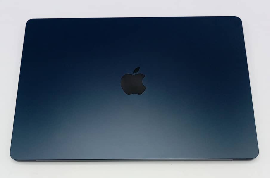 Apple MacBook Air 2024 M3 Chip 15Inch 16GB Ram/512GB SSD New Midnight 9