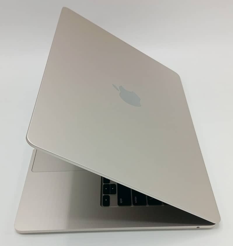 Apple MacBook Air 2024 M3 Chip 15Inch 16GB Ram/512GB SSD New Midnight 12