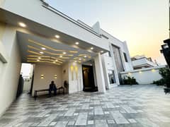 Decent Option 10 Marla Most Beautiful Modern Luxury House in Phase 1 , .