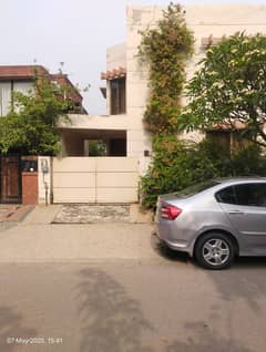 1 KANAL CORNER HOUSE IDEAL LOCATION DHA PHASE 5