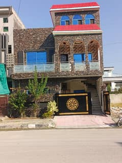 LUSH House For Sale on 80ft Road i Block