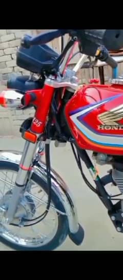 Honda 125 motorcycle 2016 model urgent for sale Pakistan=03190528790=