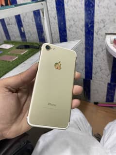 I phone 7        32 gb bettery 100 all okay
