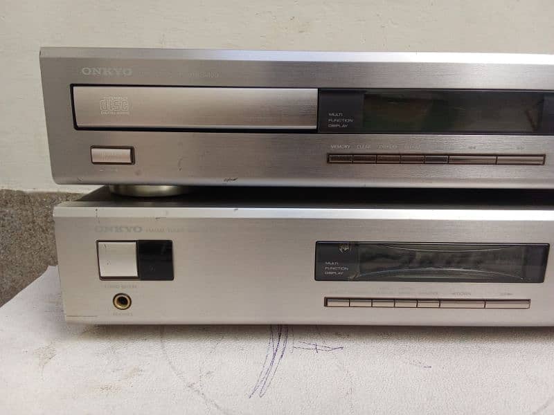 Onkyo amplifier and cd player 0