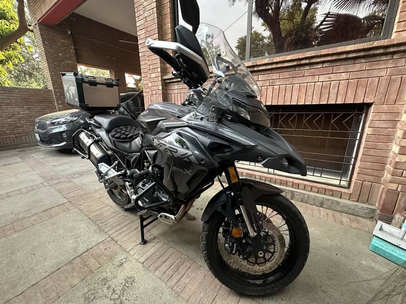 Benelli trk 502x in pristine condition 1