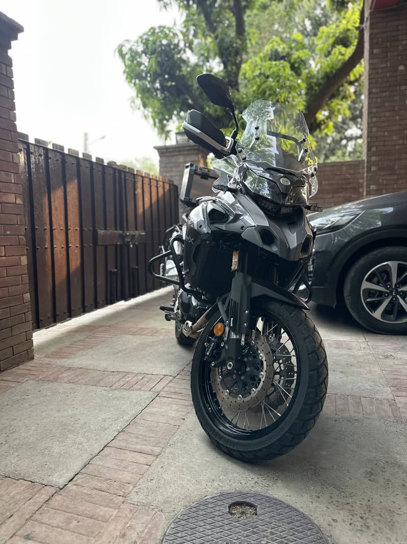Benelli trk 502x in pristine condition 2