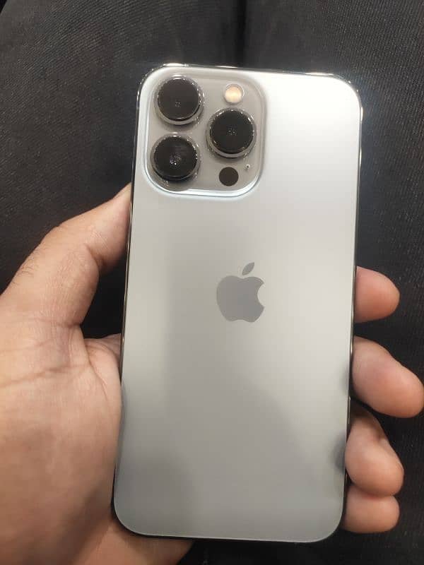 13 pro 128gb 09/10 condition 92 plus health j. v 0