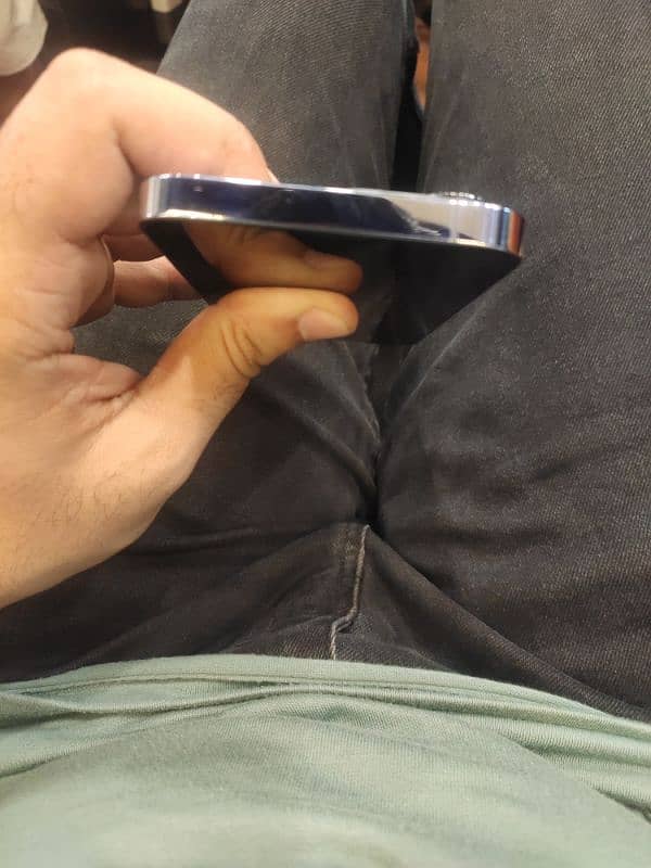 13 pro 128gb 09/10 condition 92 plus health j. v 4