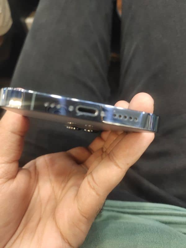 13 pro 128gb 09/10 condition 92 plus health j. v 5