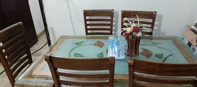 6 seater dining table (Price is negotiable)