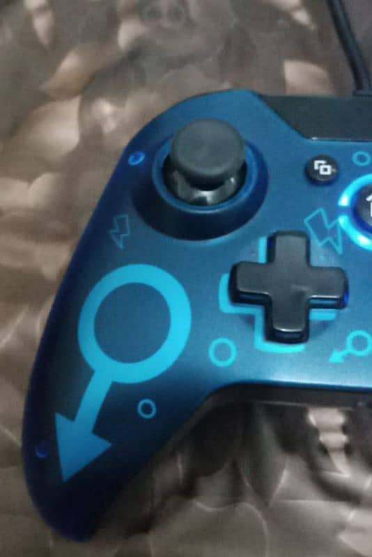 Xbox One Controller in Very Good Condition With Box 3