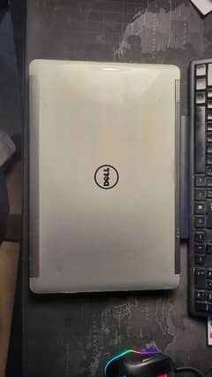 Dell Precision M2800 i7 4th / 2gb AMD