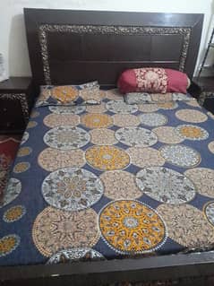 deresaing bed side tables