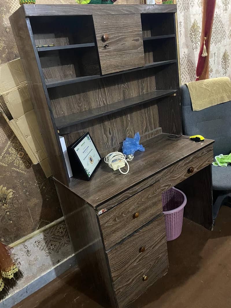 Best Computer Table With Cupboards 1