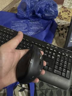 Logitech Professionals Keyboard and Mouse Wireless