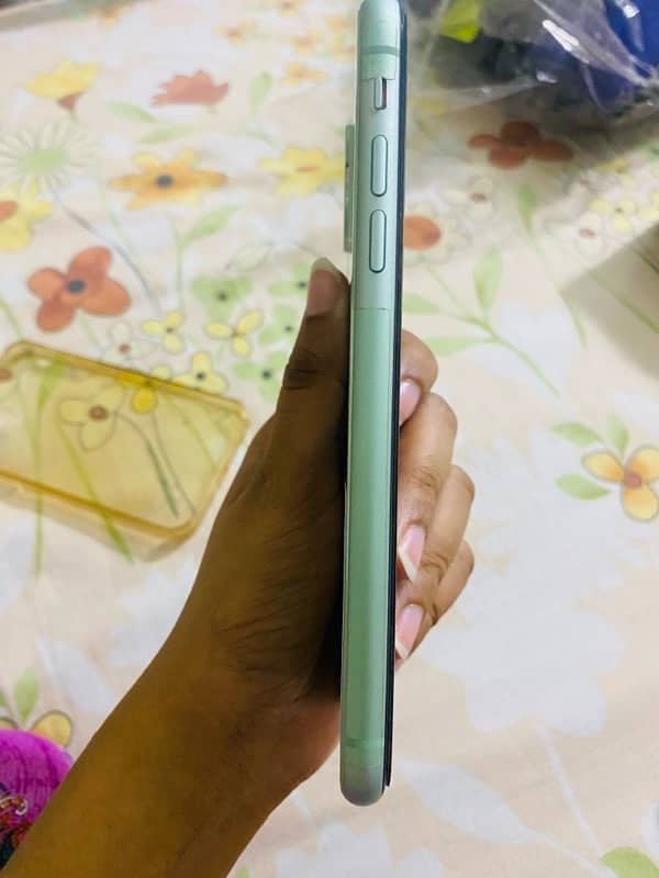 Iphone 11 non PTA 128 gb physical dual sim plus E-sim 10/10 condition 1