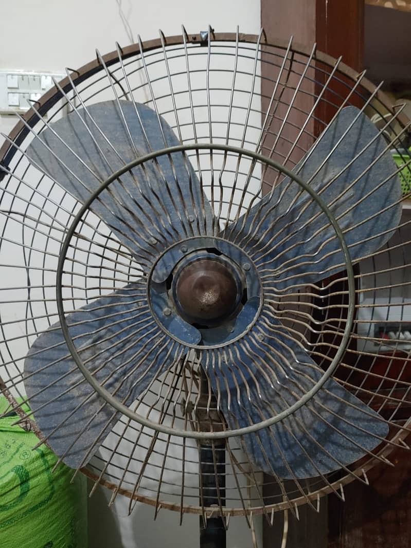 Fully working Fan. Old but still proper working 2