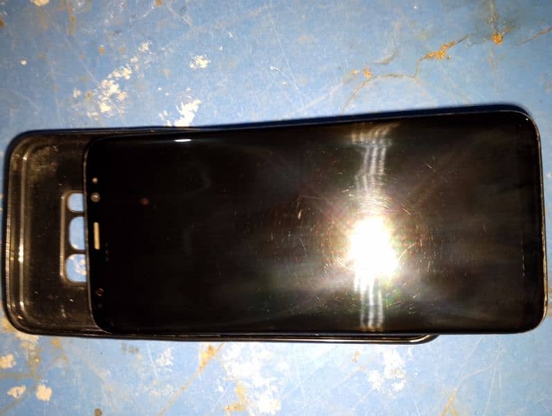 10/8.5 and back break and screen oregnal and mobile no open 0
