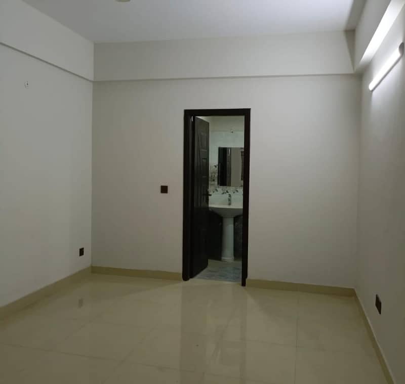 1750 Square Feet Flat Ideally Situated In Diamond Mall & Residency 4