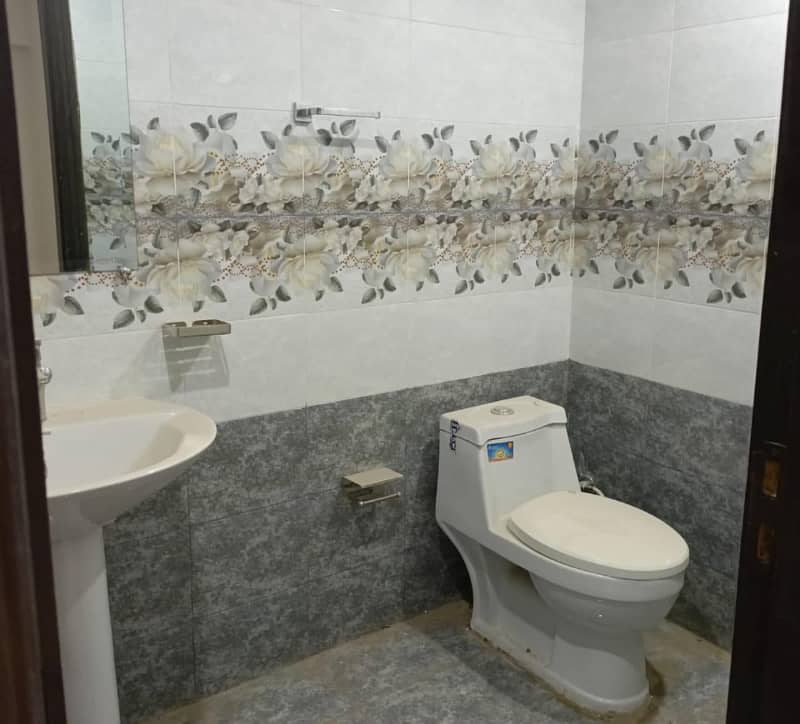 1750 Square Feet Flat Ideally Situated In Diamond Mall & Residency 5