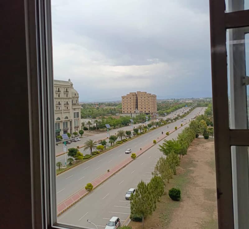 1750 Square Feet Flat Ideally Situated In Diamond Mall & Residency 8