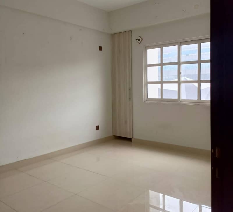 1750 Square Feet Flat Ideally Situated In Diamond Mall & Residency 10