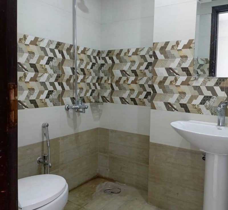 1750 Square Feet Flat Ideally Situated In Diamond Mall & Residency 11