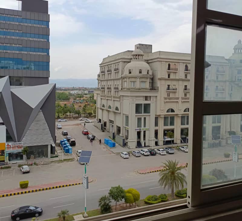 1750 Square Feet Flat Ideally Situated In Diamond Mall & Residency 12