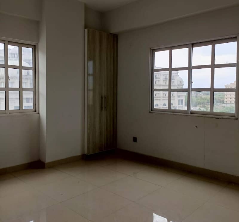 1750 Square Feet Flat Ideally Situated In Diamond Mall & Residency 14
