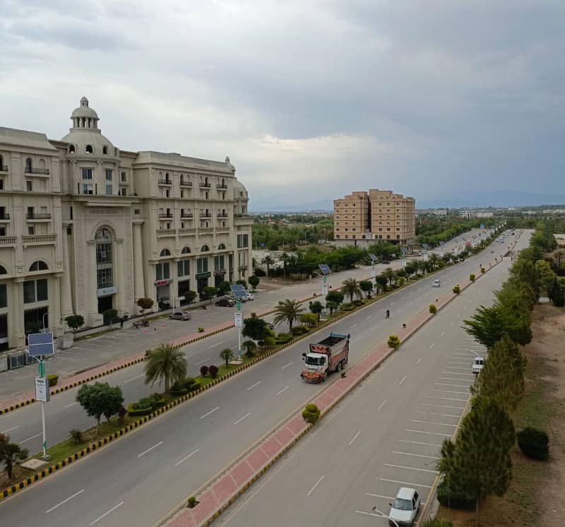 1750 Square Feet Flat Ideally Situated In Diamond Mall & Residency 17